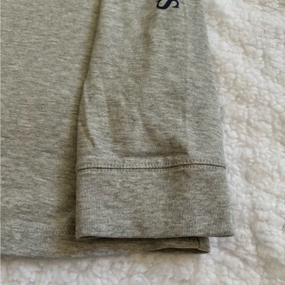 Island themed Vineyard Vines Tee - Picture 3 of 5